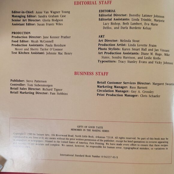 Leisure Arts Christmas Gifts of Good Taste Cookbooks Lot of 2 Savory Dessert VTG - Picture 3 of 13